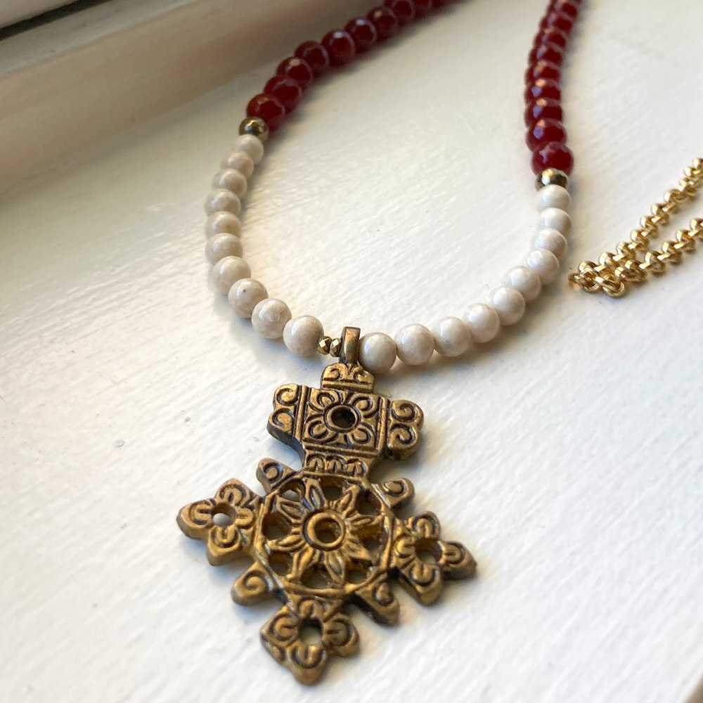 White & Red Stone Beaded Pendant Necklace